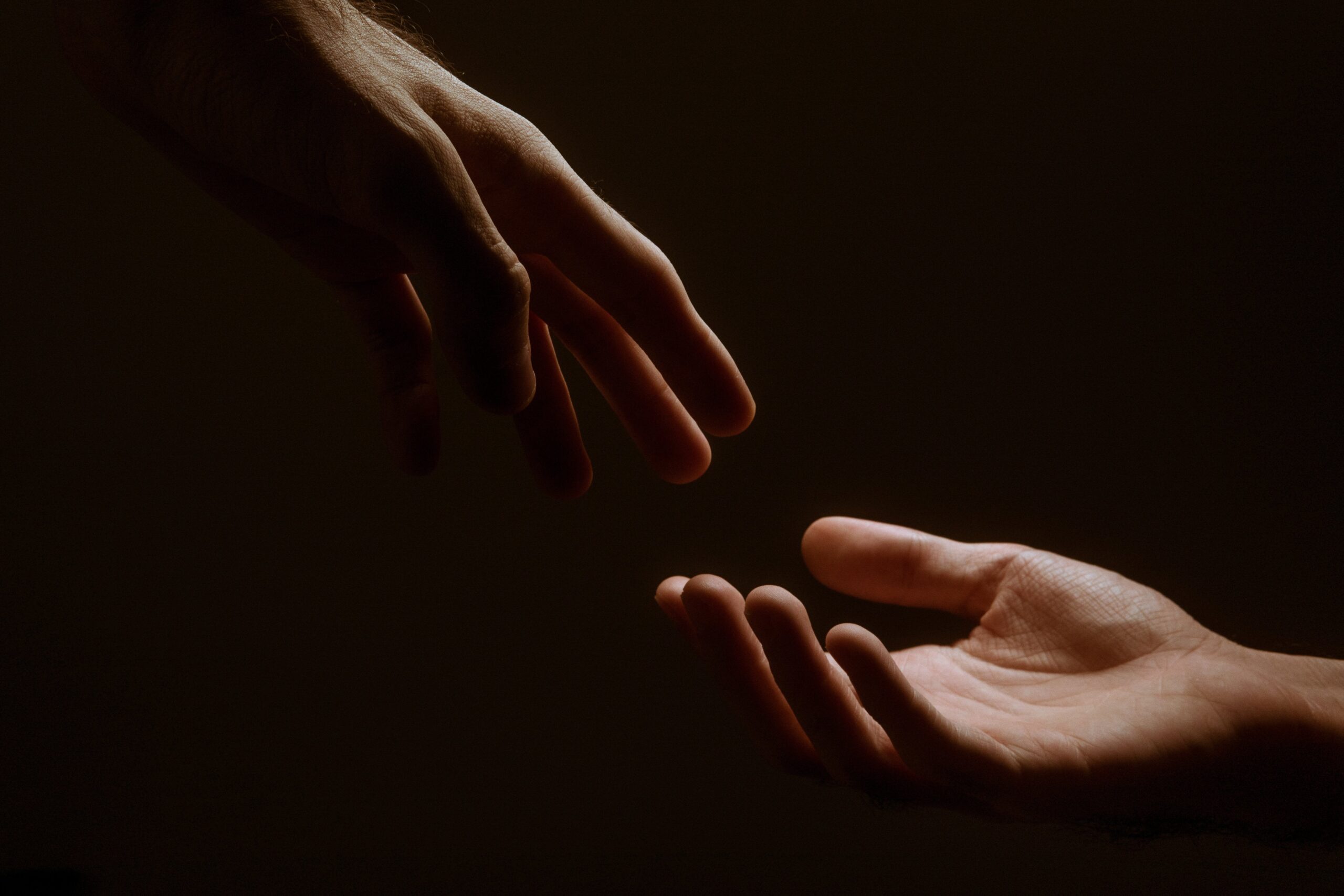 1857643 hands 5216585